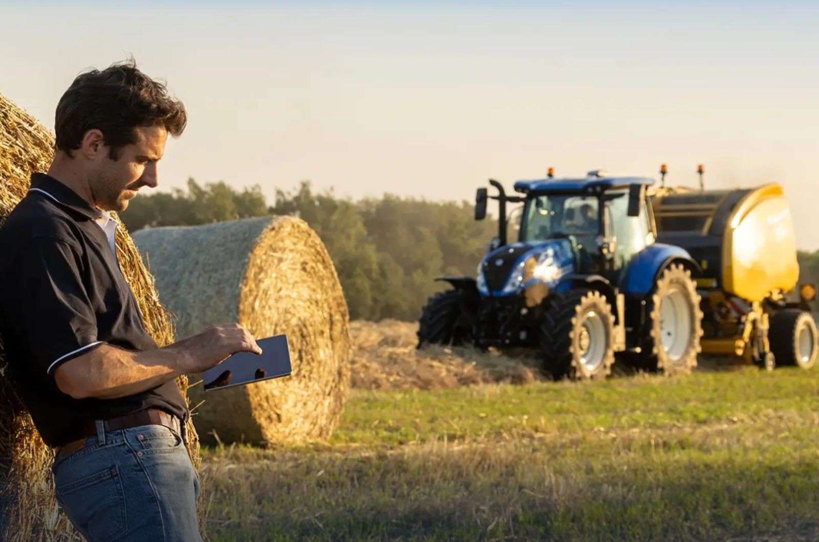Zdjęcie przedstawiające zarządzanie maszynami i gospodarstwem z poziomu aplikacji FieldOps New Holland