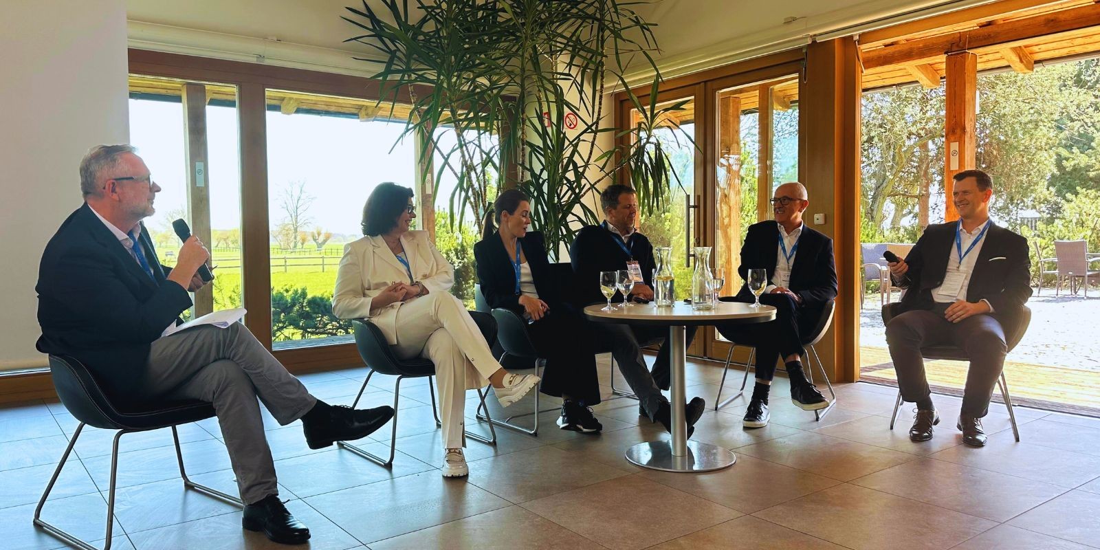 Zdjęcie rodziny Osadkowskich podczas panelu na zjeździe FBN Poland